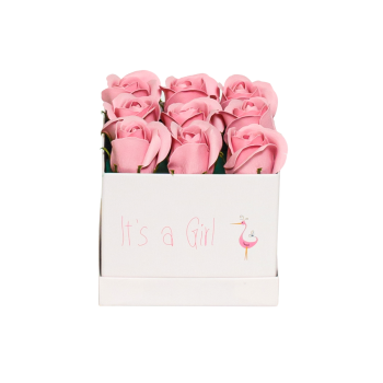 Σύνθεση με χειροποίητα ροζ τριαντάφυλλα από σαπούνι It's a Girl